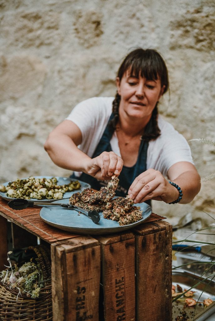Animation Terre et Mer : cuisson minute à la plancha de nos préparations maison devant vous et vos invités, qui en auront l'eau à la bouche. Pour mariages, événements familiaux ou professionnels, demandez-nous une animation qui vous régalera grâce à nos produits de qualité, locaux et bio.